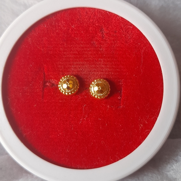 Beautiful 18crt gold studs combo 2 - Picture 2 of 16